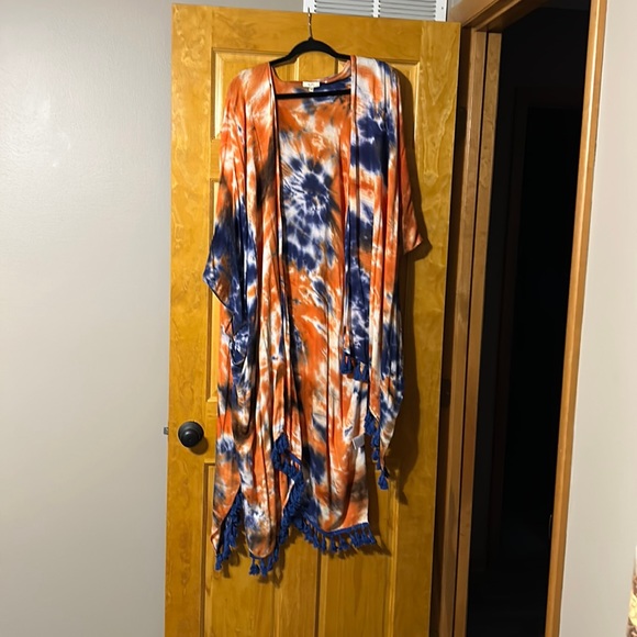 Gorgeous Overlay With Fringe on the bottom. - Picture 1 of 6